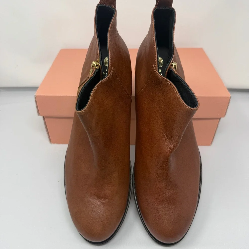 Eric Michael Womens Tan Leather Ankle Boots Handmade in Spain Size 39 Low Heel